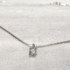 Solitaire pendant necklace